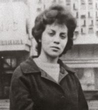 Nelsa Gadea en la Plaza del Entrevero, 1970. Fotografía familiar que integra el archivo de Madres y Familiares de Detenidos Desaparecidos.